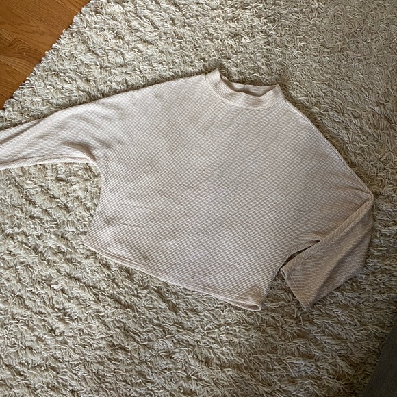 Beige top with wide 3/4 sleeves - Picture 2 of 3